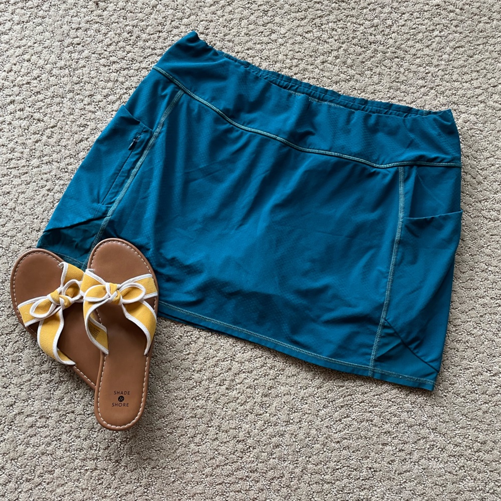 Athleta teal blue activewear skort